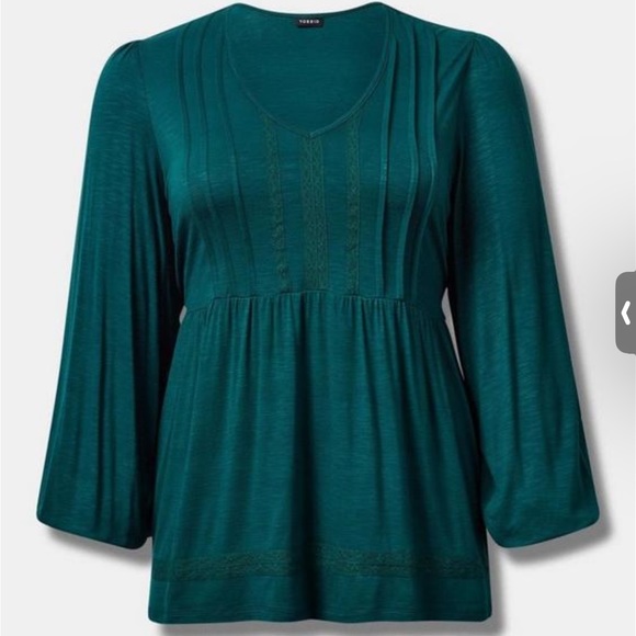 TORRID Slub V-Neck Lace Inset Pintuck Babydoll Top Botanical Green - Picture 5 of 10